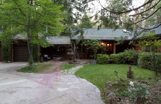 PAPA BEAR'S LODGE -Best Log Cabin in Nevada City Sleeps up to 10.