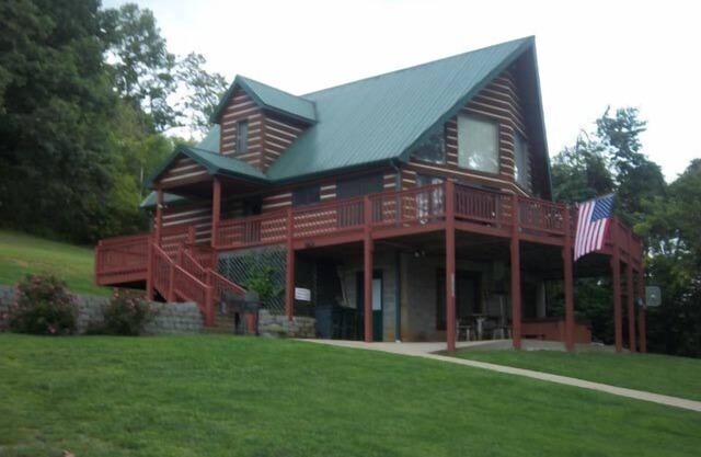 Papa Bear's River Cabin- 3 bedroom, 2 full bath, Riverfront