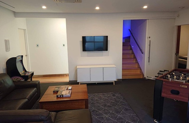 Paradise Escapes - Houses in Cowes - Sleeps 30
