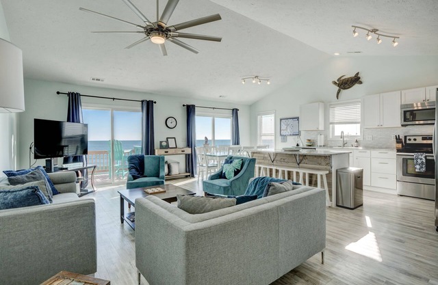 Paradise Found! Fabulous, Flexible, Beach Front Luxury! Hot Tub, Best Location!