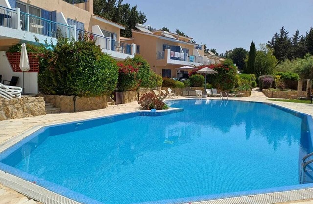 Paradise Gardens - superb, large 3 bed 2 bath apt