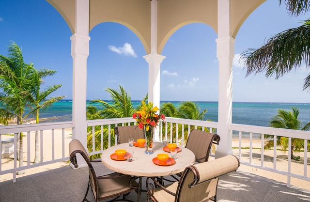 Paradise! Luxury Condo w/Rooftop Pool in Premier Community