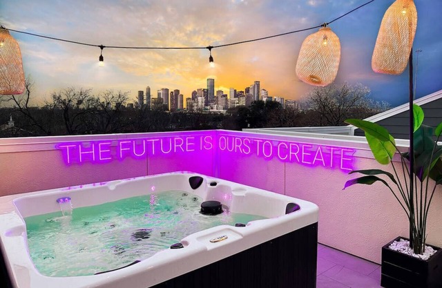 Paradise Palace Best Rooftop in HTX w/Hot Tub