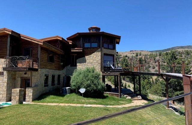 Paradise Point - Gorgeous custom home overlooking the scenic Paradise Valley!