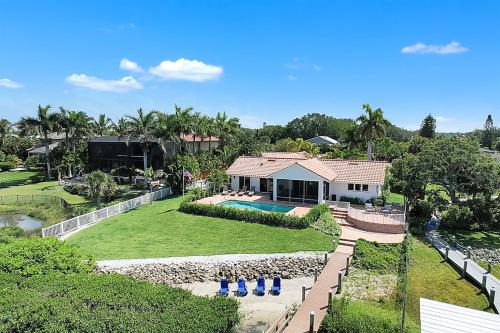 Paradise with a pool, pier and private beach area