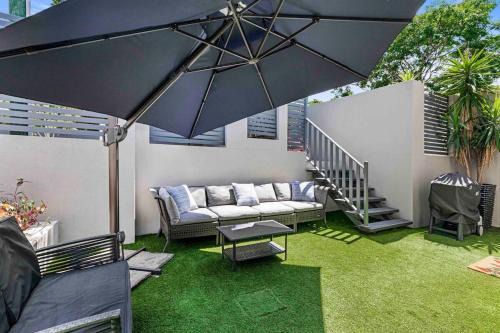 Park Avenue 1BR Hideaway King Bd Private Courtyard