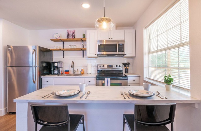Park Facing , Pet Friendly , Free Parking Studio