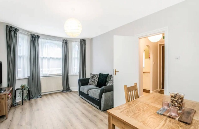 Pass the Keys | Basement Hideaway near Acton Main Line: Your Peaceful Escape with London at Your Fingertips