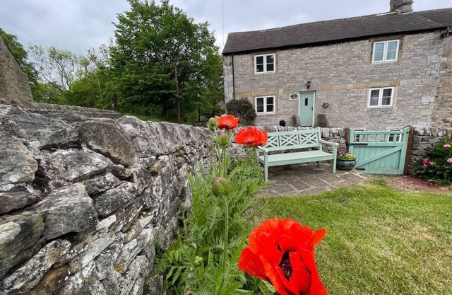 Pass the Keys | Charming Cosy Chocolate Box Stone Cottage