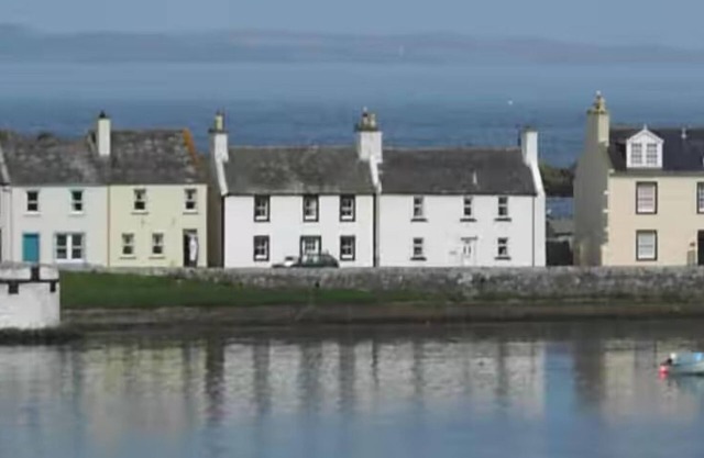 Pass the Keys | Gorgeous 3 BR Cottage with Outstanding Sea Views