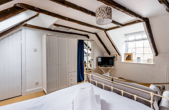 Pass the Keys | Lovely Old Fishermans Cottage