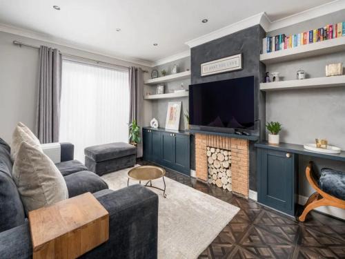 Pass the Keys Stylish Modern 3 bed house with Parking