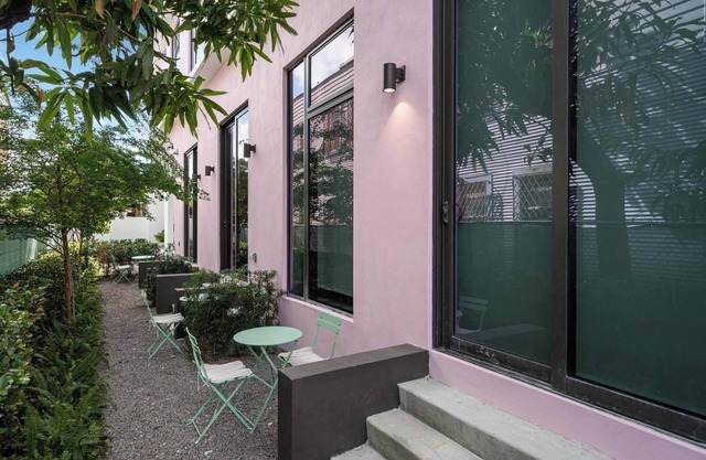 Pastel | Garden Studio, Roof Deck, Near Downtown