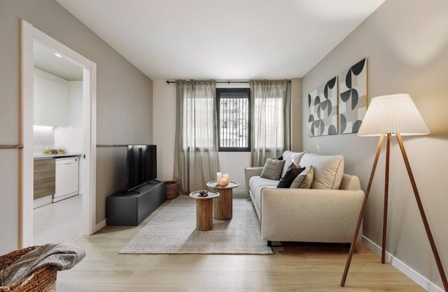 Paul - 2 bedrooms and pool in Poblenou