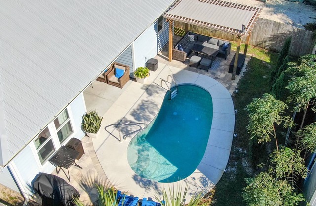 PCB/Laguna & Rosemary/30A -private heated pool & 2 blocks to the beach
