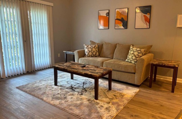 Peaceful 2 bed with in unit washer/dryer