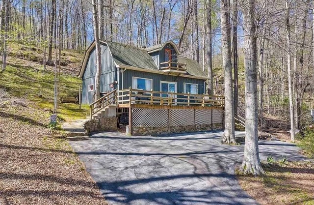 Peaceful 2-bedroom house, beautiful Lake view.