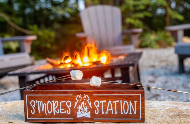 Peaceful 2BR Forest Cabin Near Ark W/Fire Pit, Deck & Vaulted Ceilings