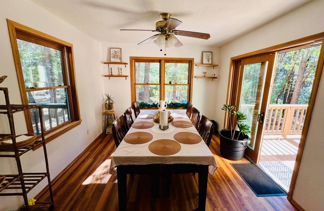 Peaceful 3-bedroom house w/AC, fitness room & sauna in the middle of Forest
