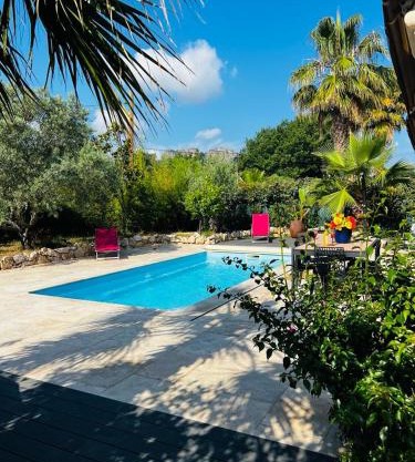 Peaceful 4 stars eco-friendly villa with private pool and parking