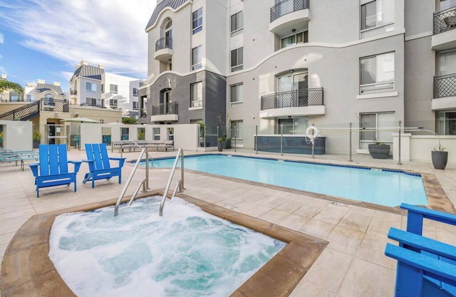 Peaceful apartment, 5min to ocean, free parking