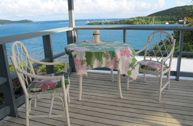 Peaceful Bayfront Stay Breezy Sunrise Views - Eastside