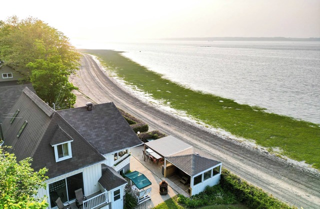 Peaceful Chalet on the St. Lawrence – Spa, Views & Serenity