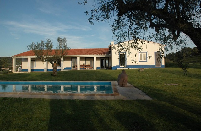 Peaceful Country Holiday Home with Swimming Pool In a Wine Region
