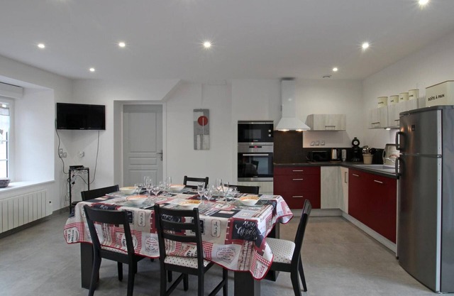 Peaceful country house with garden, near Cotentin beaches