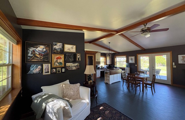 Peaceful Countryside Stay with Scenic Views- 5 minutes to Jacksonville