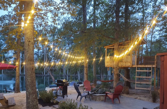 Peaceful Fredericksburg. Fishing, Canoes, Fire pit, Treehouse. All to yourself