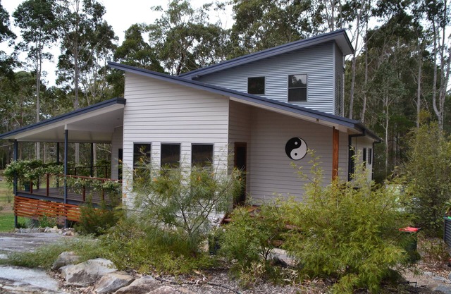 PEACEFUL GETAWAY AMONGST THE BUSH, NEAR THE RIVER AND OCEAN, ENTIRE GUEST SUITE.