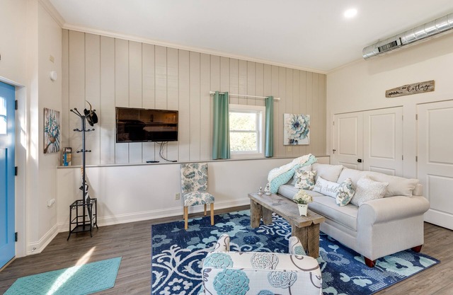 Peaceful Harvard Vacation Rental: 3 Mi to Town!