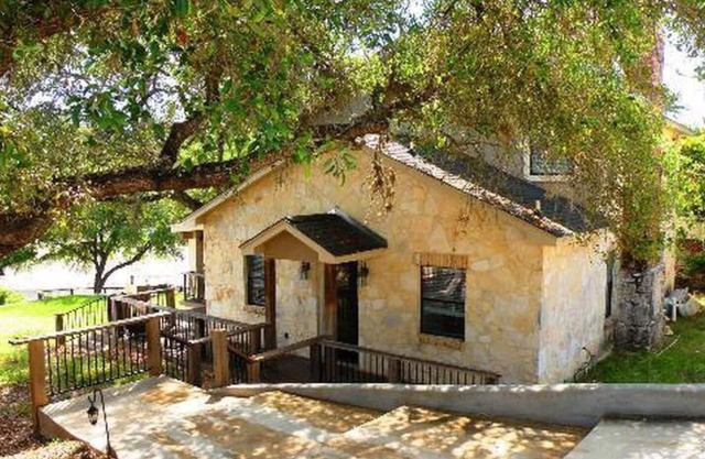 Peaceful Hill Country Getaway at Medina Lake, a short drive from San Antonio