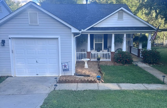 Peaceful Home, Walkable to Main Street Matthews