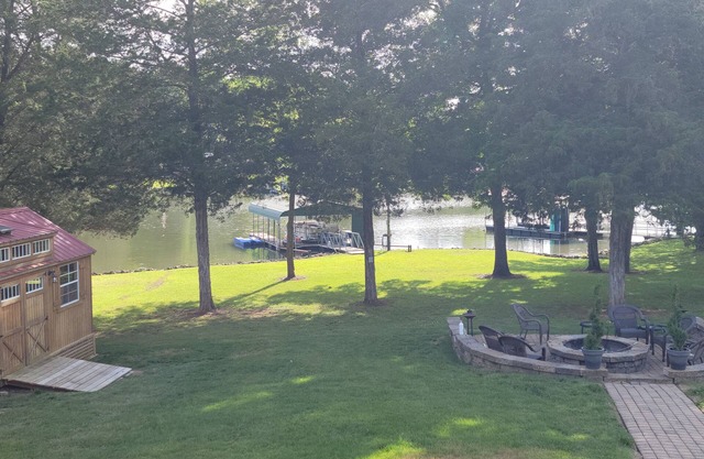Peaceful lakefront home 2BD/2BA with covered dock on Old Hickory Lake