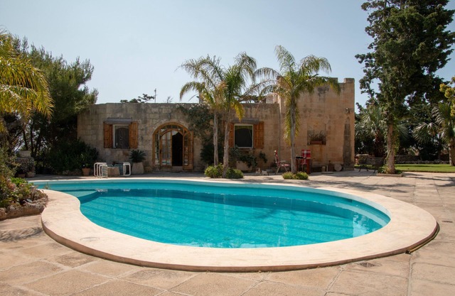 Peaceful location in Wardija near St Pauls Bay- Large Pool and Extensive Gardens