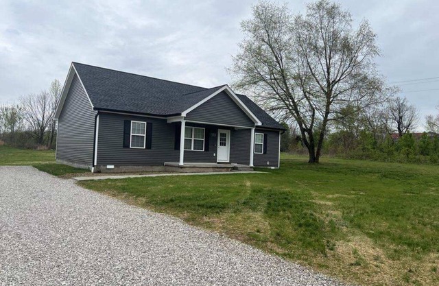 Peaceful private 3 bedroom & 2 bathroom new home near Mammoth Cave.
