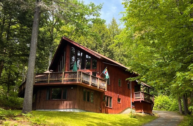 Peaceful & Private 6-Bedroom Retreat in Scenic Quechee, Vermont