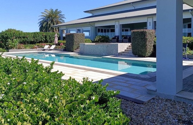 Peaceful & Private with amazing 360 VIEWS- 4 Acre Estate -15m pool