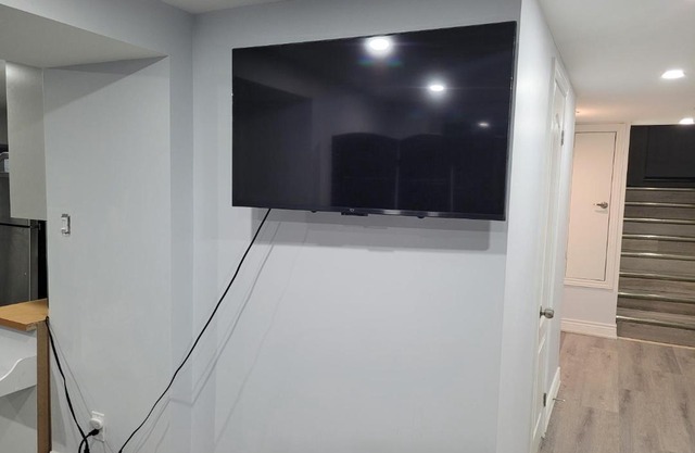 Peaceful Rooms in Toronto Homestay