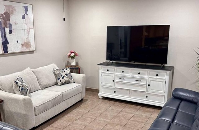 Peaceful, Safe, & Centrally Located 1-bedroom house in Raymondville TX