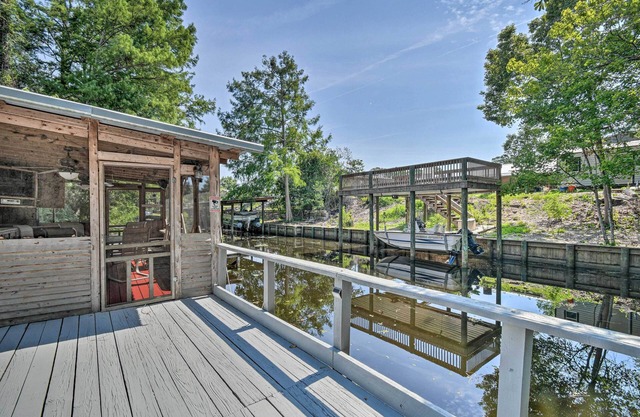 Peaceful Satsuma Escape w/Dunns Creek Access