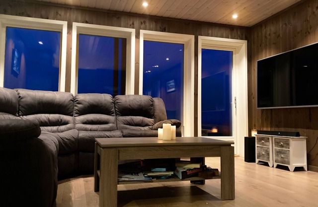 Peaceful ski-in Mountain Residence w/stunning view