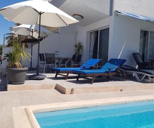 Peaceful Townhouse with private pool near the sea
