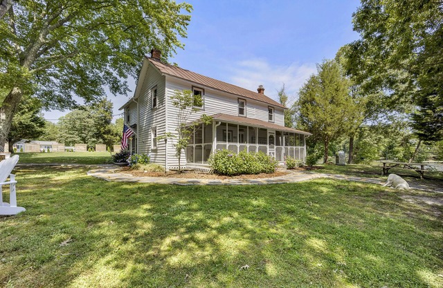 Peaceful Waterfront Retreat for Bird Lovers- Close to DC