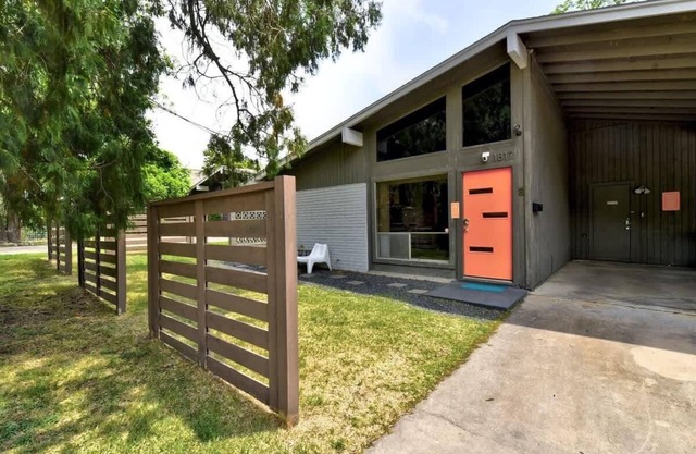 Peachy Dream | SoCo Mid-Century Pet Stay