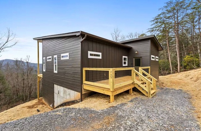 Peaks & Pines Retreat - Gated & Fully Paved - Private Home