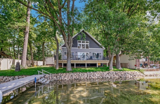 Pearl Beach: Pontoon available for Rent!