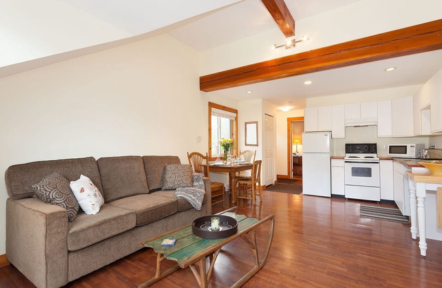 Pemberton Valley 1 bedroom suite with king size bed WIFI amazing views
